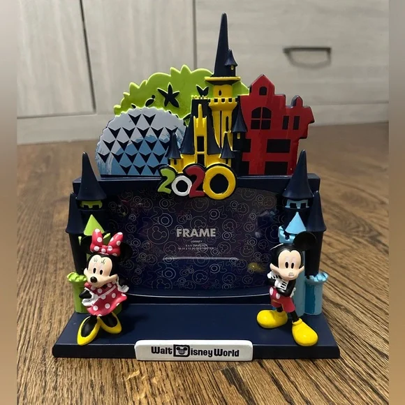NWOT Disney World 3D 4x6 Photo Frame - Picture 1 of 2